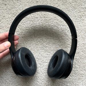 Black Beats Solo3 Wireless Headphones